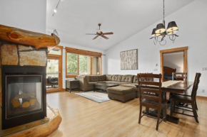 4 Pools and 10 Hot Tubs, Renovated Penthouse Condo, Ski Season Private Shuttle